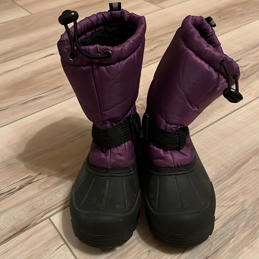 Snow boots